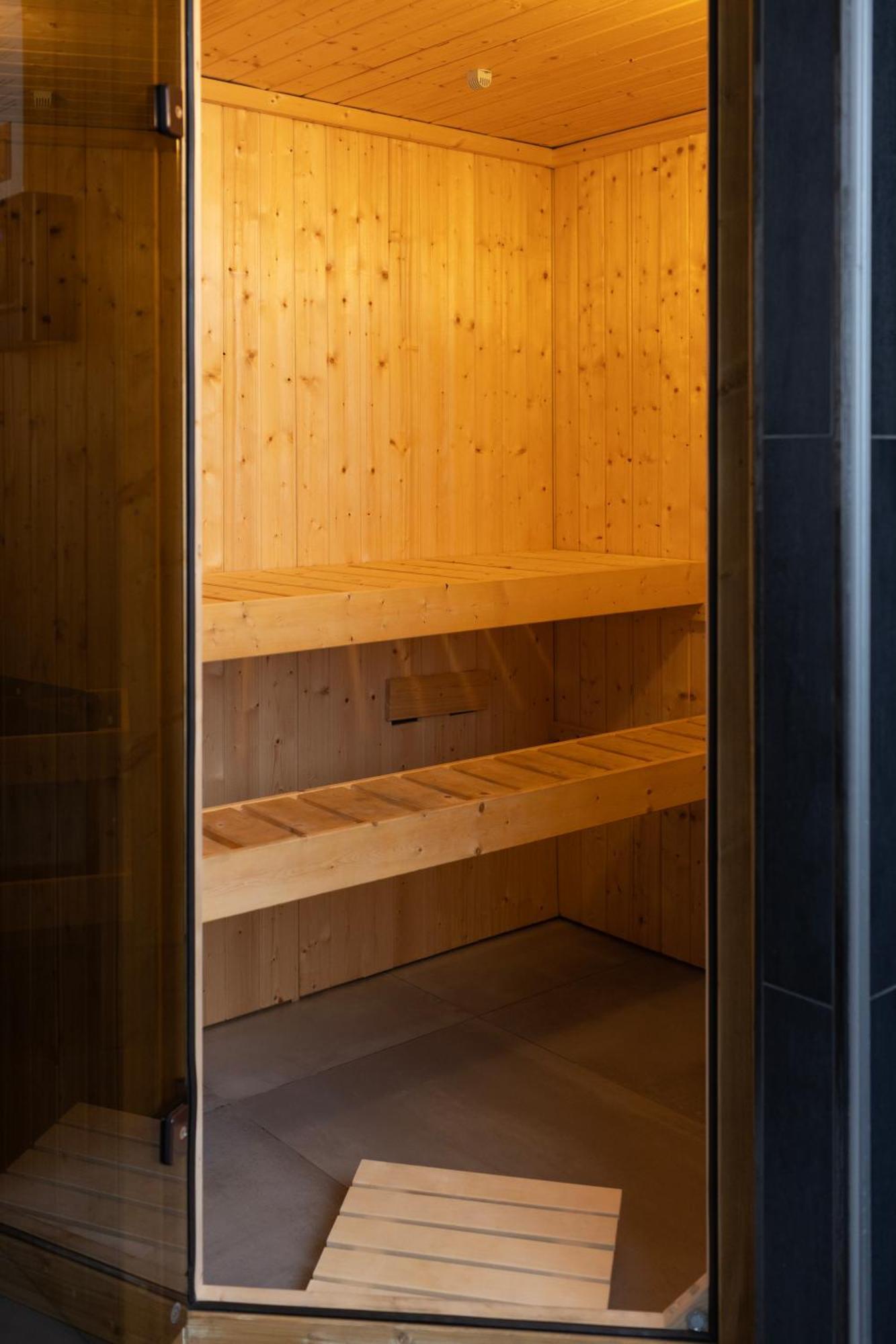 Huge Apartment With Sauna And Free Parking Дуйсбург Екстериор снимка