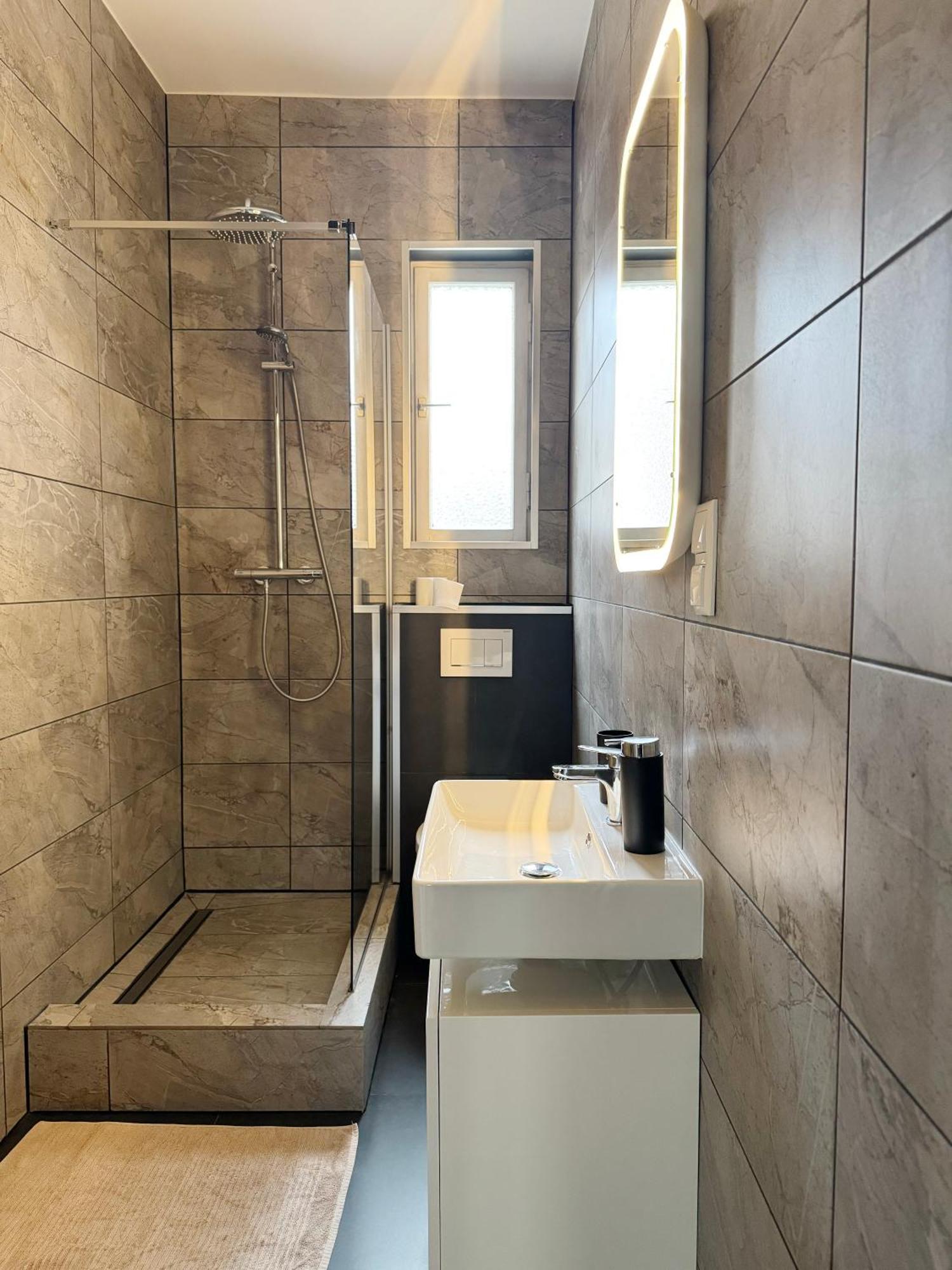 Huge Apartment With Sauna And Free Parking Дуйсбург Екстериор снимка